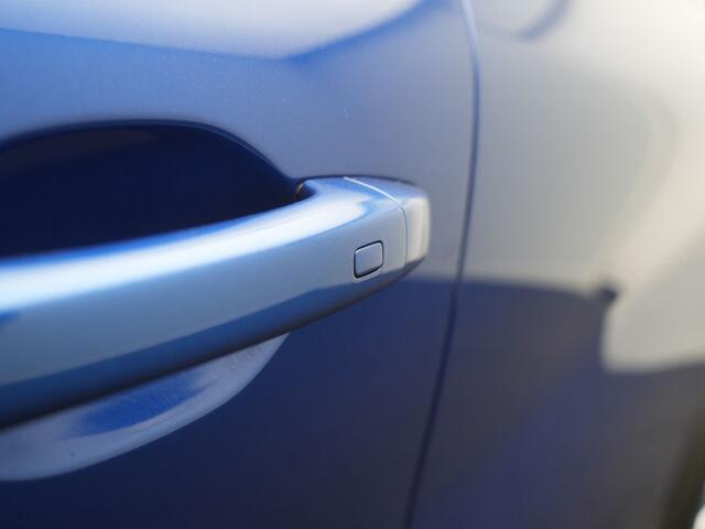 Renault CAPTUR TCe 140 Business Zen - RIJKLAARPRIJS - Achteruitrijcamera - Adaptive Cruise Control - All Seasonbanden - Stoel- en Stuurverwarming - Dealeronderhouden