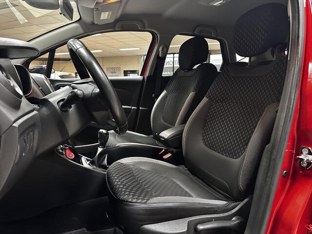 Renault CAPTUR 0.9 TCe Intens/ Camera/ Dode-Hoek DET./ Android Auto/ LED koplampen/ Keyless/ Two-Tone/ Navi/ Clima/ Cruise/ Bluetooth/ Armsteun/ Verstelbare achterbank/ Chroom/ PDC V+A/ Extra getint glas.