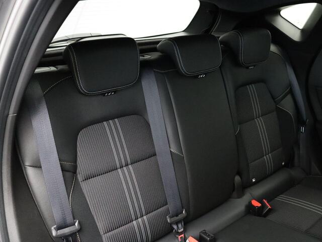 Renault CAPTUR Hybrid 145pk E-tech Engineered | Achteruitrijcamera | Parkeersensoren voor en achter | Cruise control | Climate control |