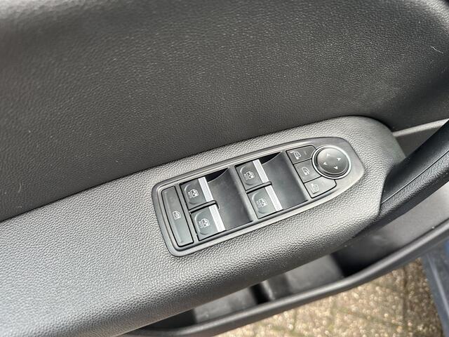 Renault CAPTUR 1.3 TCe 130 Intens | Camera | Navi (via Carplay) | Clima