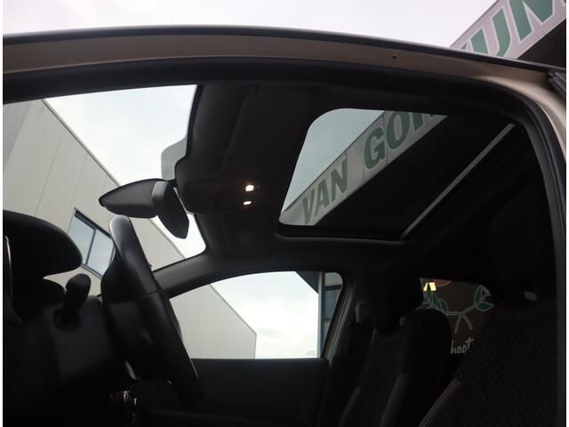 Renault CAPTUR 1.3 TCe Intens Automaat / Panoramadak / R-Link