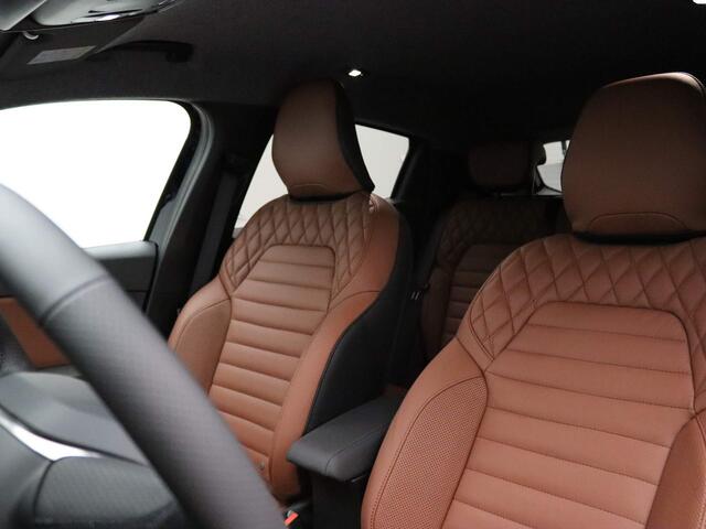 Renault CLIO STAM Limité 75 TCe 90pk NIEUW! #8 van 75 Camera | Leder | 9,3" Navi | 17" Velgen