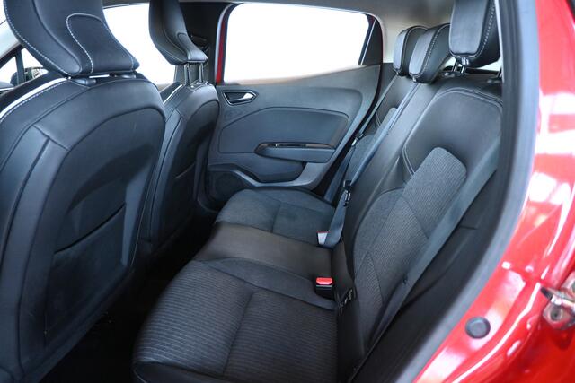 Renault CLIO 1.3 TCe Intens Automaat Clima Carplay LED Rijklaarprijs Inruil Mogelijk!