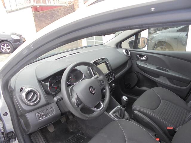 Renault CLIO 1.2 Limited Trekhaak, Achteruitrij hulp, Airconditioning, Boordcomputer, Audiosysteem, Elektrische ramen, Navigatie