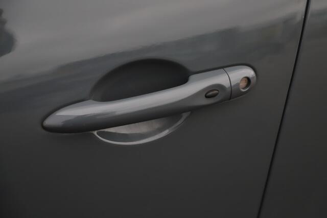 Renault CLIO Estate 0.9 TCe Limited Nardo Grey 16 inch LMV Keyless Navigatie Carplay Airco Cruise Control