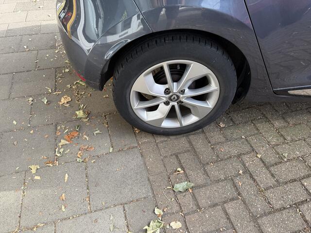 Renault CLIO 0.9 TCe Limited NAVIGATIE AIRCO TREKHAAK LICHT.VELGEN PARK.