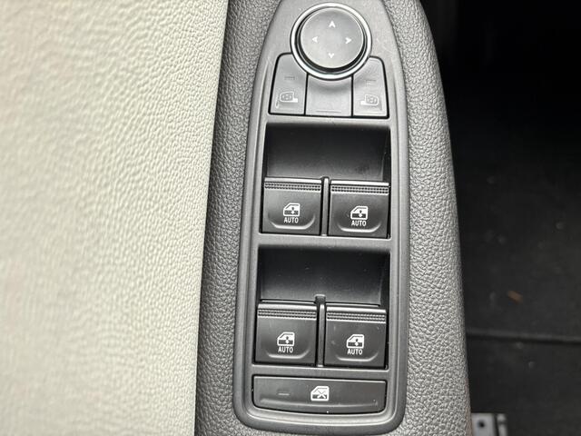 Renault CLIO 1.6 E-Tech Hybrid 145 Techno AUTOMAAT / NAVIGATIE incl. APPLE & ANDROID CARPLAY / CLIMATE CONTROL / PARKEERSENSOREN EN CAMERA / KEYLESS ENTRY