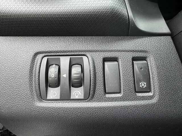 Renault CLIO Estate 0.9 TCe Limited *Navigatie*Airco*