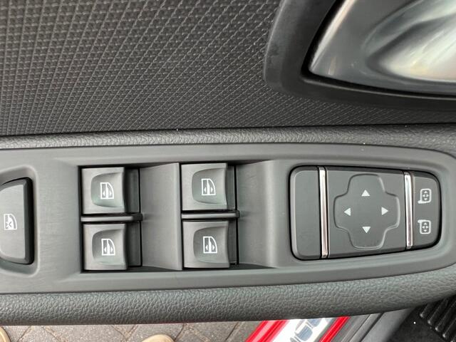 Renault CLIO Estate TCe 90 Limited 1e Eigenaar Dealer Onderhouden