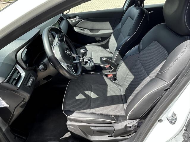 Renault CLIO TCe 90 Intens 1E EIGENAAR | CLIMATE EN CRUISE CONTROL | DEALER ONDERHOUDEN | PARKEERSENSOREN V+A | CAMERA | APPLE CARPLAY EN ANDROID AUTO | LED VERLICHTING | KEYLESS ENTRY |