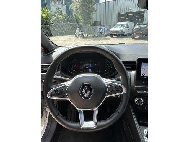 Renault CLIO TCe 90 Intens 1E EIGENAAR | CLIMATE EN CRUISE CONTROL | DEALER ONDERHOUDEN | PARKEERSENSOREN V+A | CAMERA | APPLE CARPLAY EN ANDROID AUTO | LED VERLICHTING | KEYLESS ENTRY |