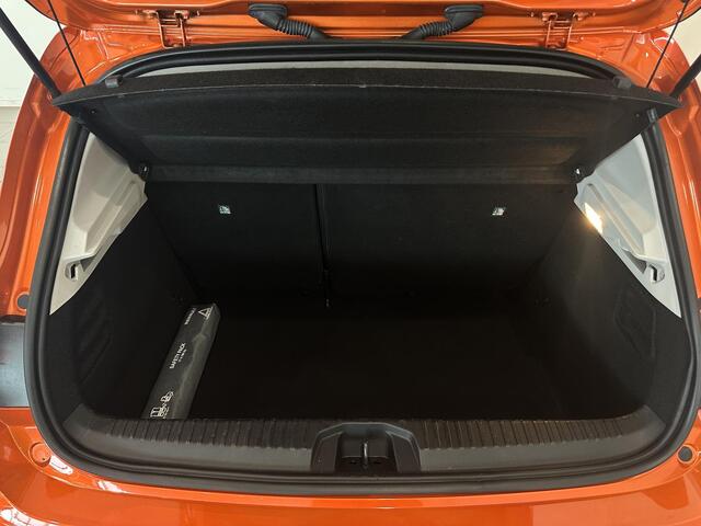 Renault CLIO 1.0 TCe 100 Intens | Navigatie 9,3" | Climate Control | Cruise Control | Lichtmetalen velgen 17" | Parkeersensoren voor, achter en achteruitrijcamera | Apple Carplay/Android Auto | 1e eigenaar + dealer onderhouden!