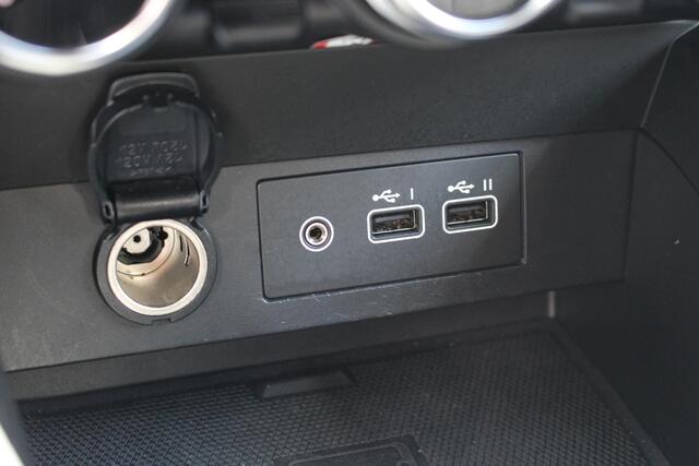 Renault CLIO 1.0 TCe 90 GPF esprit Alpine | BOSE | 360° Camera | Adaptieve cruisecontrol | Climate Control | Dodehoek sensor | LMV | LED