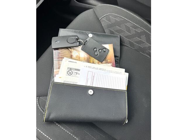 Renault CLIO 0.9 TCE LIMITED / Navi / Bluetooth