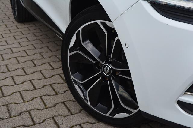 Renault CLIO 0.9 TCe Bose | Camera | LED | 17 Inch |