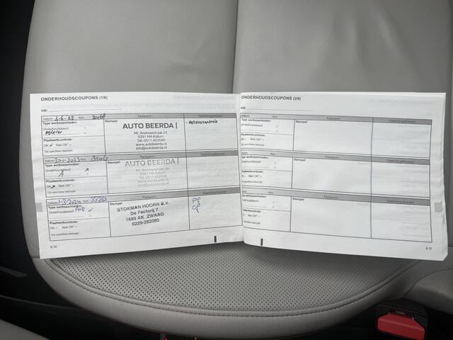 Renault CLIO 1.6 E-Tech Hybrid 140 Initiale / Trekhaak / Stuurverwarming / Stoelverwarming / All Season Banden / Navigatie / Achteruitrijcamera / Cruise Control