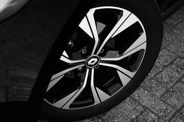 Renault CLIO 1.0 TCe 90 PK Evolution | Navigatie | LM Velgen | Parkeersensoren | | incl. Bovag rijklaarpakket met 12 maanden garantie |