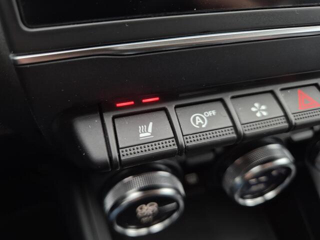 Renault CLIO 1.0 TCe 90 Techno Handgeschakeld / Pack winter / Allseason banden / Navigatie via Apple Carplay of Android Auto / Achteruitrijcamera / Stuur-, en Stoelverwarming / Keyless Entry/Start / Cruise control / Draadloze telefoon lader /