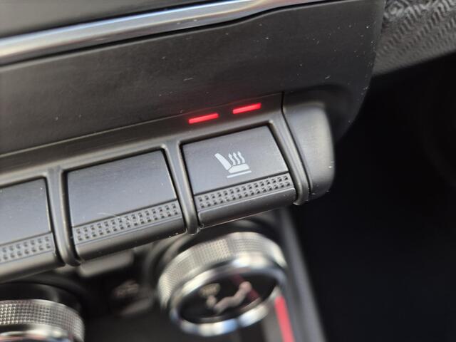 Renault CLIO 1.0 TCe 90 Techno Handgeschakeld / Pack winter / Draadloze telefoon lader / Keyless Entry/Start / Achteruitrijcamera / Stuur-, en Stoel verwarming / Climate control / Apple Carplay Android Auto /