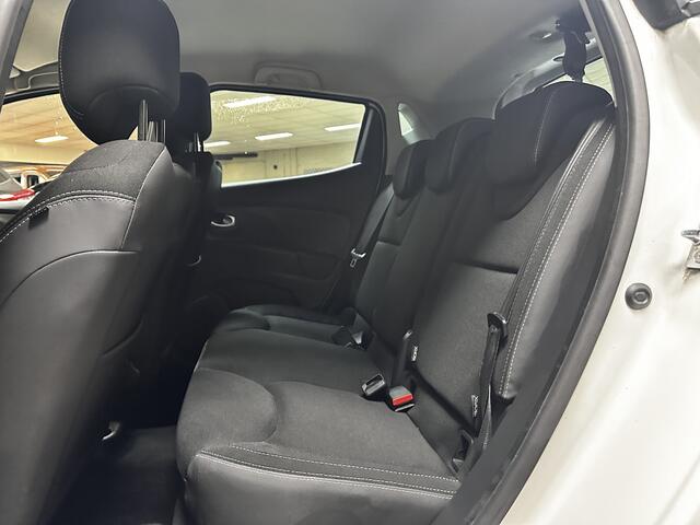 Renault CLIO 0.9 TCe Limited/ Apple + Android/ DAB+/ 16'' LMV/ Keyless/ Extra getint glas/ Navi/ Airco/ Cruise/ Elek. pakket/ Isofix/ Bluetooth/ Armsteun/ Multi. LEDER. Stuur/ Mistl./ PDC/ Chroom/ LED Dagrijverl.