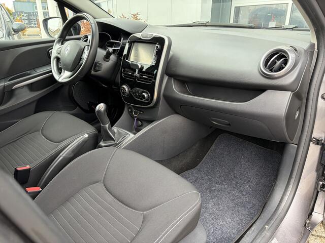 Renault CLIO Estate 0.9 TCe Expression 90pk | Audio-navigatie full map | Bluetooth | Cruise control | DAB | Lichtmetalen velgen 16" | Parkeersensor achter | Zeer compleet!