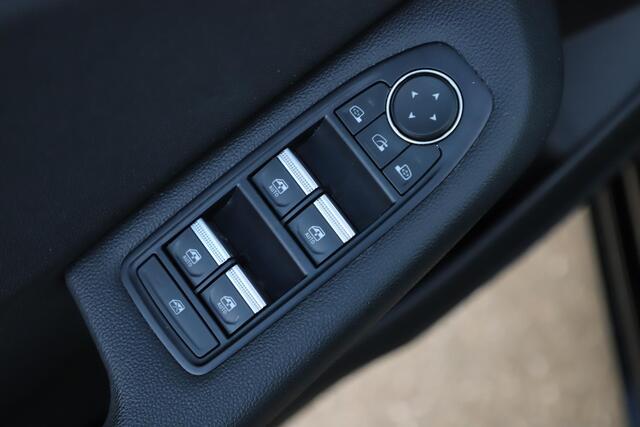 Renault CLIO 1.0 TCe Intens Half Leder Sfeerverlichting 16 inch LMV Navigatie Carplay Android Airco Cruise Control Rijstrooksensor Parkeersensor