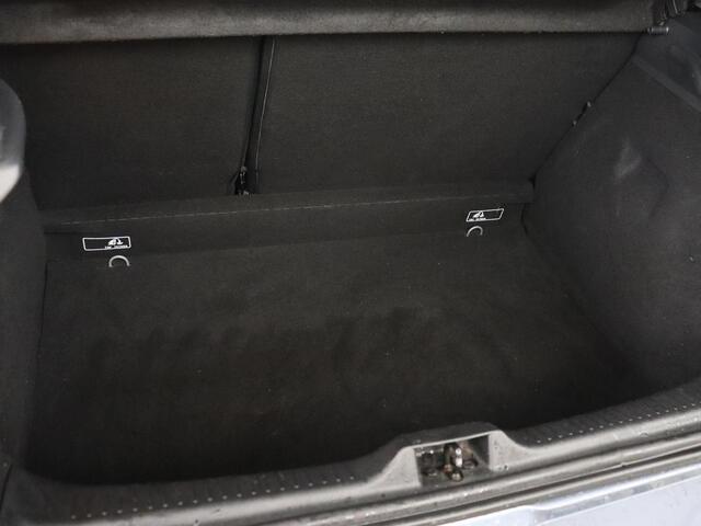 Renault CLIO 1.2 TCe Intens | Trekhaak | Navigatie | Climate control | Full LED | Keyless | Cruise control | Half leder | 17'' | Bluetooth