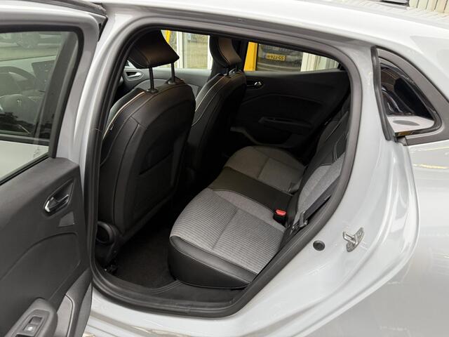 Renault CLIO 1.6 E-Tech Full Hybrid 145 techno | NAP | 360 graden camera | Pack Navigatie | DAB | Climate Control | Key-less | LED | Lichtmetaal |