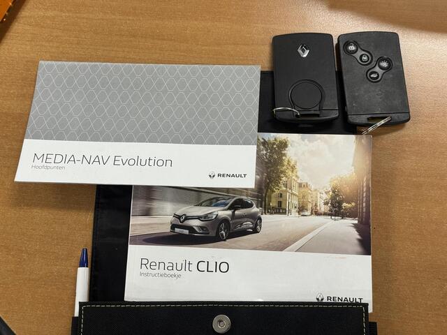 Renault CLIO Estate 0.9 TCe Limited / Camera / Navigatie / Parkeersensoren / Multimedia Radio / All Season banden / NAP / Cruise / Airco /