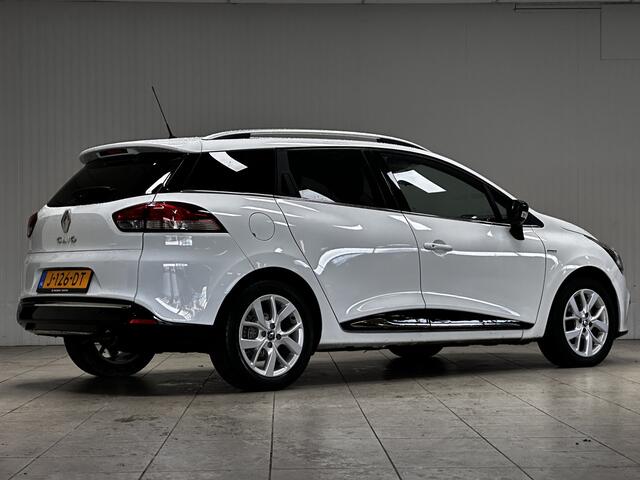 Renault CLIO Estate 0.9 TCe Limited/ 16'' LMV/ Apple + Android/ DAB+/ Keyless/ Navi/ Airco/ Cruise/ Elek. pakket/ Isofix/ Bluetooth/ Armsteun/ Multi. LEDER. Stuur/ Mistl./ PDC/ Chroom/ Extra getint glas.