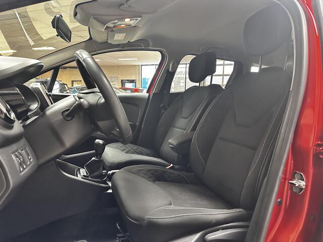 Renault CLIO Estate 0.9 TCe Limited/ 16'' LMV/ Apple + Android/ Trekhaak/ DAB+/ Keyless/ Navi/ Airco/ Cruise/ Elek. pakket/ Isofix/ Bluetooth/ Armsteun/ Multi. LEDER. Stuur/ Mistl./ PDC/ Chroom/ Extra getint glas.