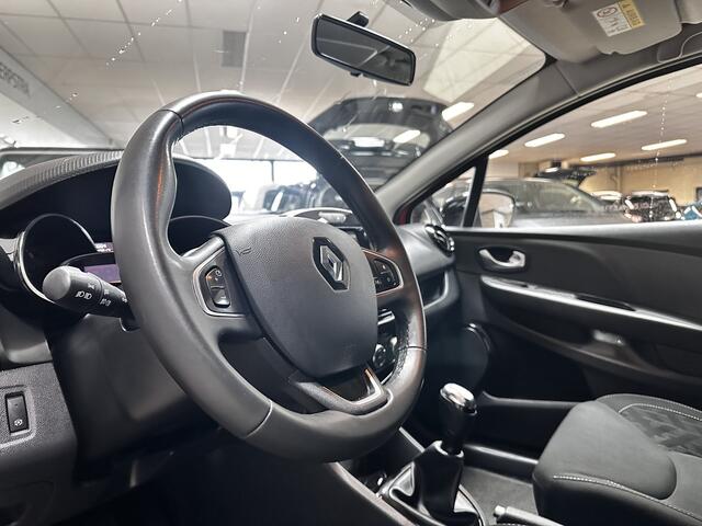 Renault CLIO Estate 0.9 TCe Limited/ 16'' LMV/ Apple + Android/ Trekhaak/ DAB+/ Keyless/ Navi/ Airco/ Cruise/ Elek. pakket/ Isofix/ Bluetooth/ Armsteun/ Multi. LEDER. Stuur/ Mistl./ PDC/ Chroom/ Extra getint glas.