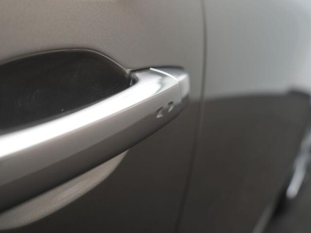 Renault GRAND SCENIC TCe 140 Intens - RIJKLAARPRIJS - 5-persoons - Achteruitrijcamera - Trekhaak