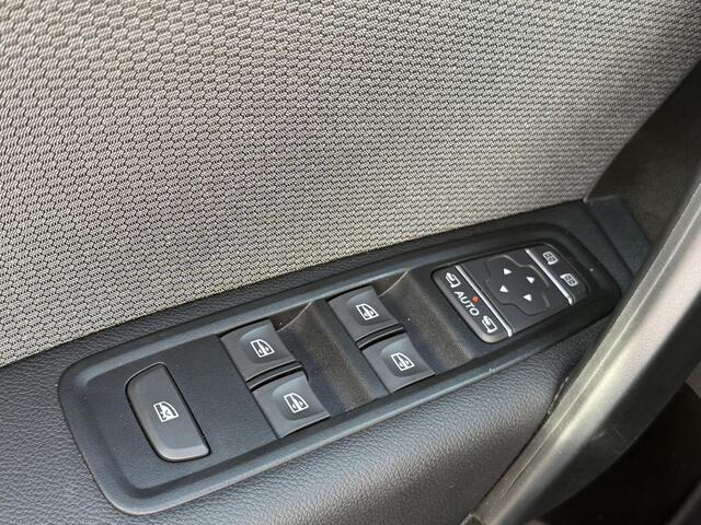 Renault KANGOO 1.3 TCe 100 Intens | Achteruitrijcamera | Climate Control | DAB | LED | Key-less | Parkeersensoren | Cruise | Lichtmetaal |