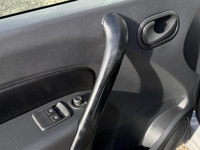 Renault KANGOO 1.2 TCe 115 EDC Comfort / Automaat / Camera / Parkeersensoren / Airco / Bluetooth telefoonvoorbereiding /