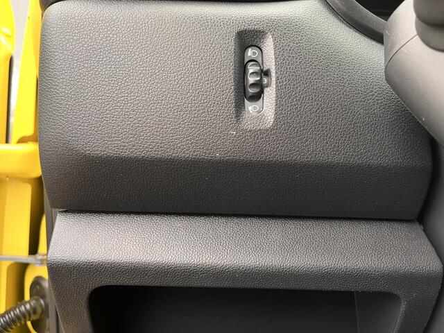 Renault MASTER T28 2.3 dCi 135 L1H1 Airco Cruise controle Trekhaak 2500kg trekgewicht Achteruitrijcamera Schuifdeur 3-Persoons Euro 6 Navigatiesysteem Telefoonverbinding 1e eigenaar