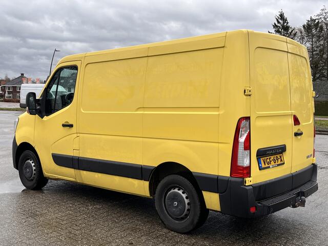 Renault MASTER T28 2.3 dCi 135 L1H1 Airco Cruise controle Trekhaak 2500kg trekgewicht Achteruitrijcamera Schuifdeur 3-Persoons Euro 6 Navigatiesysteem Telefoonverbinding 1e eigenaar