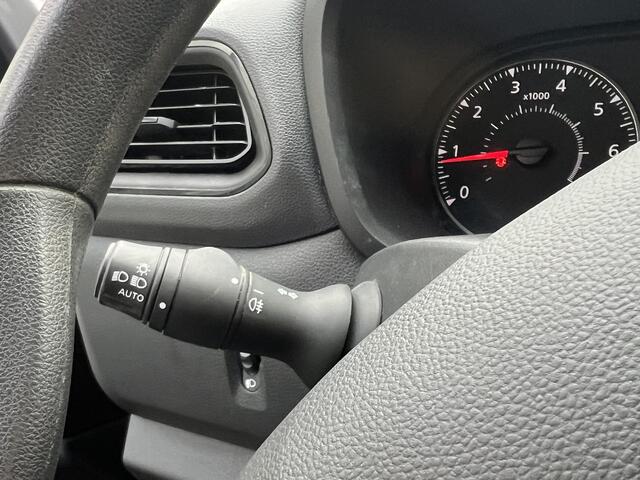 Renault MASTER T33 2.3 dCi 135 L2H2 Comfort | Trekhaak | Navigatie | DAB | Parkeersensoren | Airco |