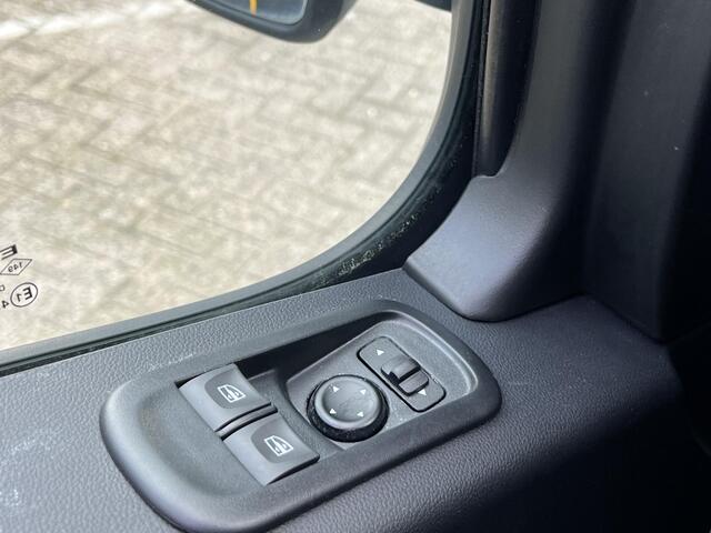 Renault MASTER T33 2.3 dCi 135 L2H2 Comfort | Trekhaak | Navigatie | DAB | Parkeersensoren | Airco |