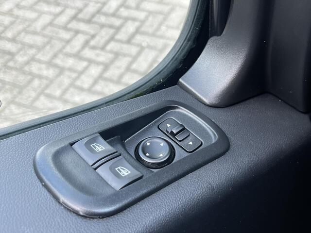 Renault MASTER T33 2.3 dCi 135 L2H2 Comfort | Trekhaak | Navigatie | DAB | Airco | Parkeersensoren | BT-Telefoonfunctie |