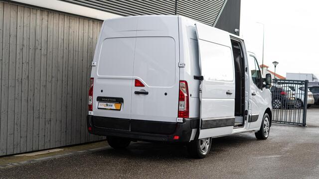 Renault MASTER T35 2.3 dCi 135 L2H2 Comfort | Camera | Vloerplaat | Navigatie | Parkeersensoren