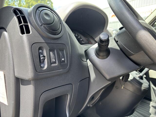 Renault MASTER T35 2.3 dCi L2H3 Ideale auto voor ombouw naar camper / kampeerauto met ruiten in de achter- en zijdeuren