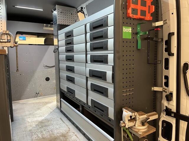 Renault MASTER 2.3 dCi L2H2 145 PK Servicebus / Bott Inrichting / Euro 6 / 220V. / Airco / Cruise Control / Camera / Trekhaak