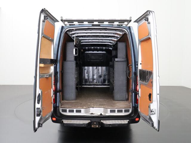 Renault MASTER 2.3DCi 145PK L3H2 Dubbellucht | Imperiaal | 3500Kg Trekhaak | Navigatie | Camera | 3-Persoons