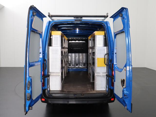 Renault MASTER 2.3DCI 136PK L3H2 | Kastinrichting | Imperiaal | Navigatie | Camera | 3-Persoons | Airco | Cruise