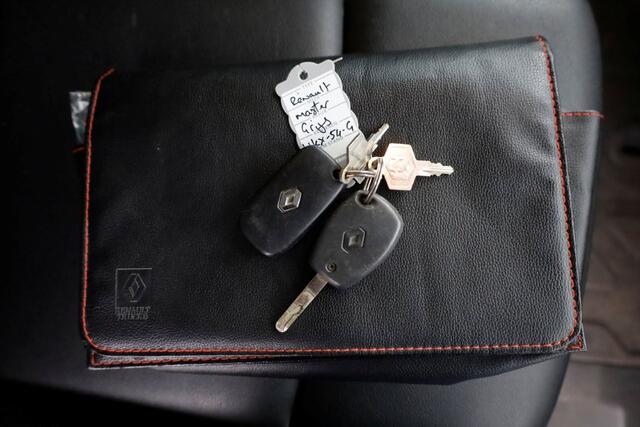 Renault MASTER T35 2.3 DCI 150pk Automaat Lowliner Bakwagen met deuren 06-2021