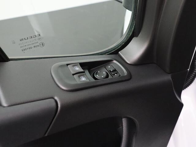 Renault MASTER 2.3DCI 145PK Bakwagen+Laadklep | 4.68 Mtr Laadlengte | Multimedia | Airco | Cruise | 3-Persoons