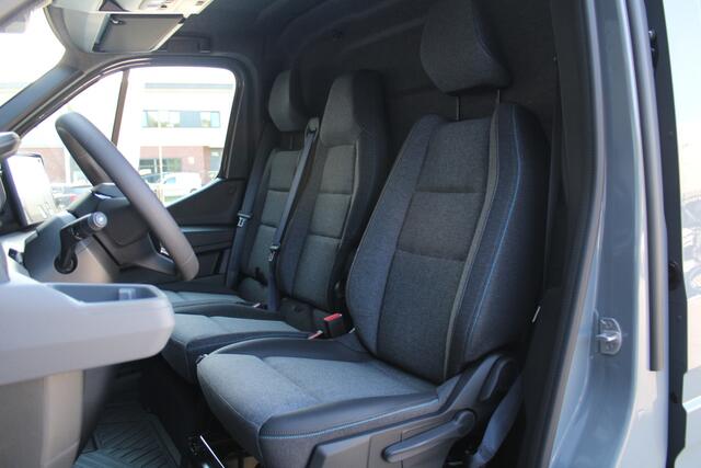 Renault MASTER T35 2.0 dCi 170pk L2H2 Extra - 2x Schuifdeur - Navigatie - Blind Spot - Camera - Stoelverwarming - Verwarmde voorruit - Rijklaar