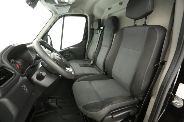 Renault MASTER T33 2.3 dCi L2H2 150PK Airco Camera Cruise Trekhaak 2xSchuifdeur PDC 3 Persoons Elektrpakket