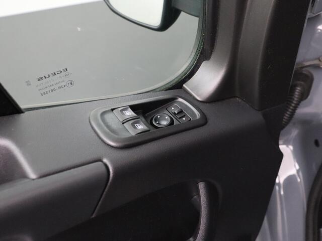 Renault MASTER 2.3DCi 135PK L2H2 | Imperiaal | Trekhaak | Navigatie | 3-Persoons | Airco | Cruise